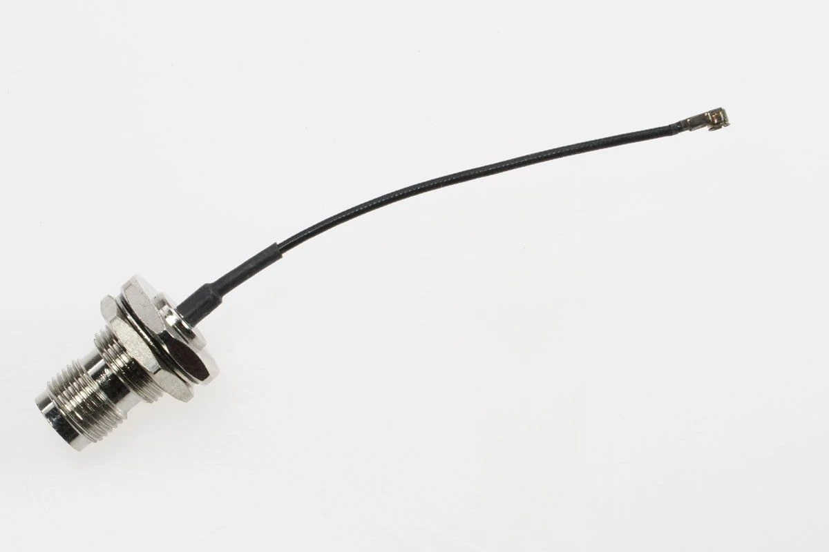 Pigtail H.FL-Stecker/TNC-Einbaubuchse, 8cm, Impedanz 50 Ohm 1 Pigtail H.FL-Stecker/TNC-Einbaubuchse, 8cm, Impedanz 50 Ohm