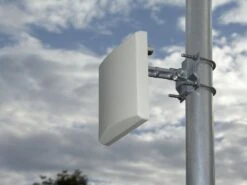 PAD-1727 Panelantenne 1700-2700 MHz, MIMO, N -Kenwood Store 60085 020 PAD 1727 mast front 4268